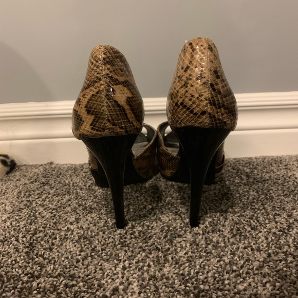 Guess snake skin platform heels sz 8 1/2 - Picture 4 of 5